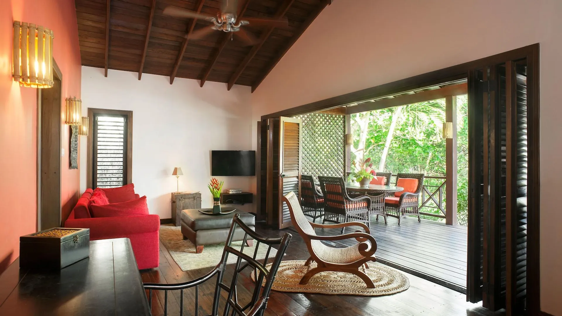 Le Phare Bleu Boutique Hotel And Marina St. George's