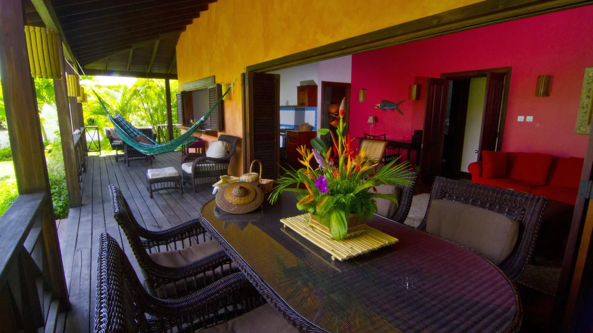 Le Phare Bleu Boutique Hotel And Marina St. George's