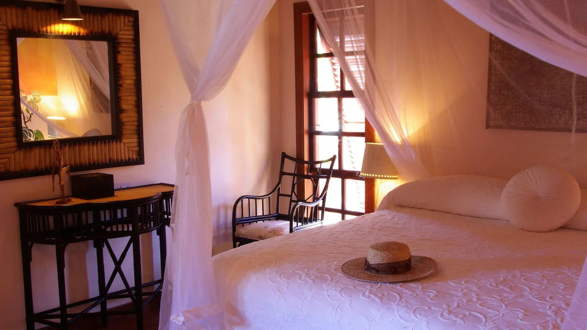Le Phare Bleu Boutique Hotel And Marina St. George's