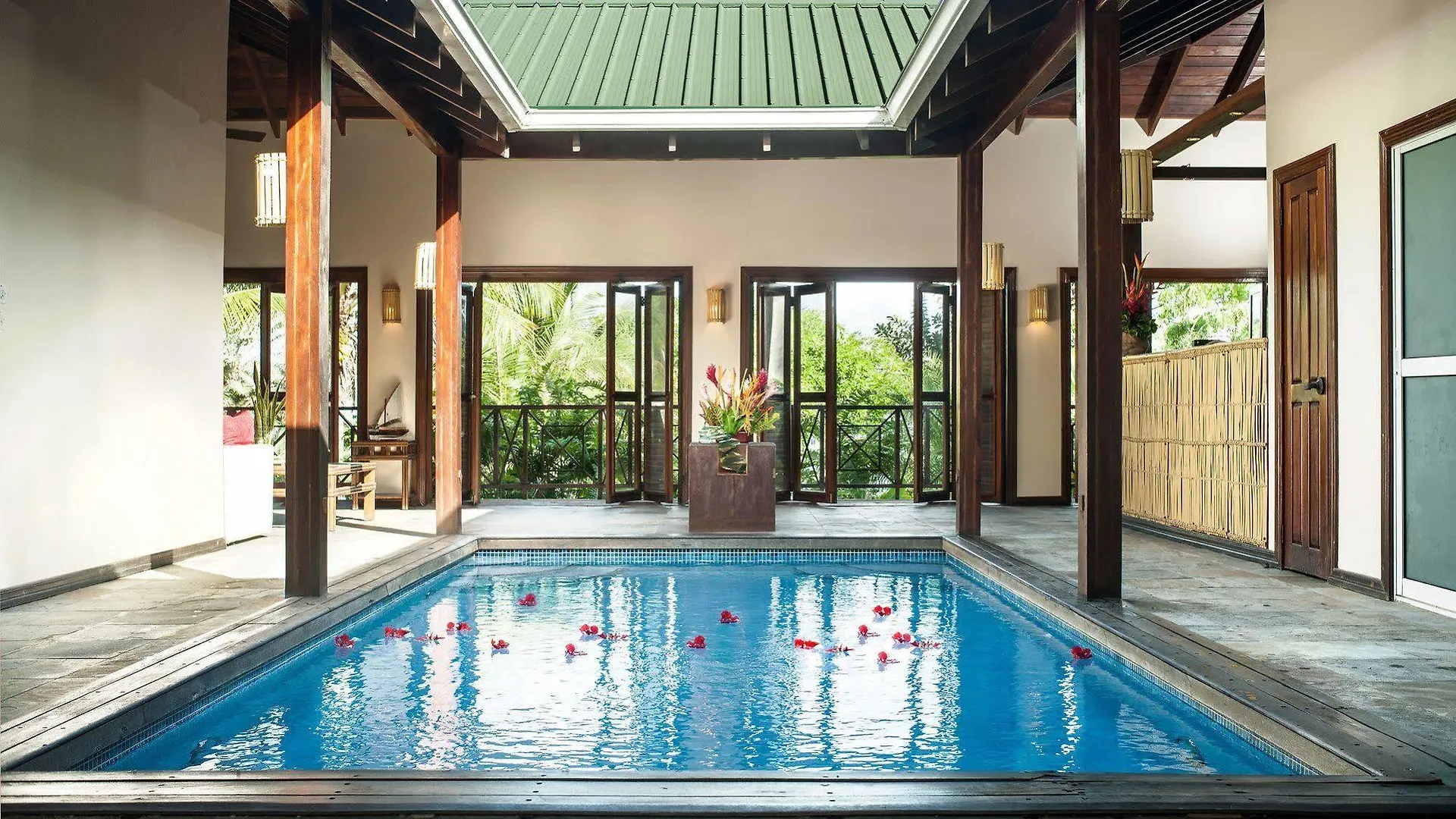 Le Phare Bleu Boutique Hotel And Marina 세인트조지스